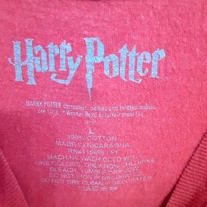 Harry Potter quidditch gryffindor dark red tshirt.